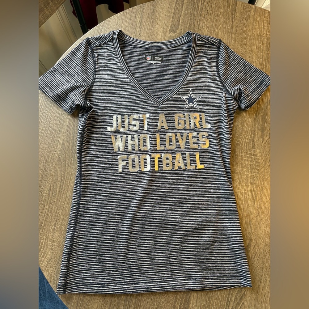 5/$25 Official NFL Women’s Dallas Cowboys V Neck Tee XS